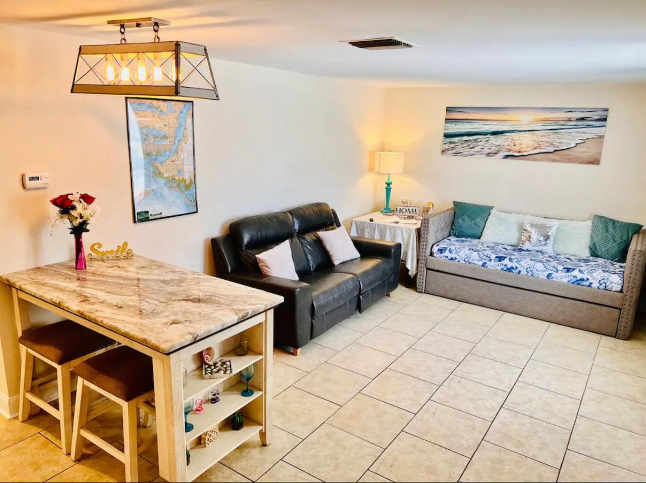 Cozy Home With One Bedroom Cape Coral Exterior photo